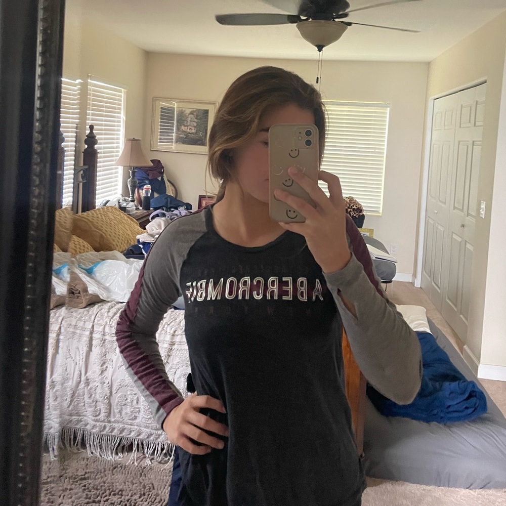 Abercrombie & Fitch Small Long sleeve tee